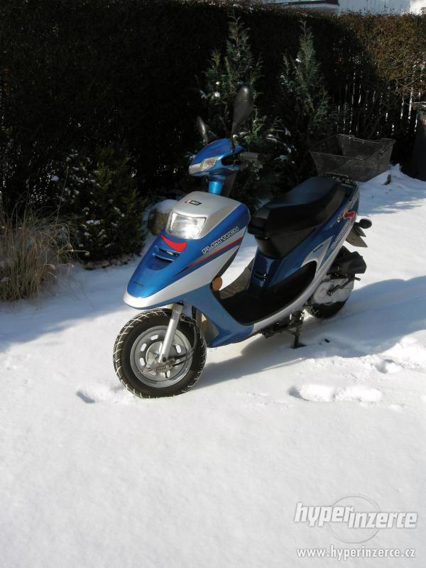 Jako nový skútr, najeto pouze 2890 km, pův. cena 34900 kč - foto 4