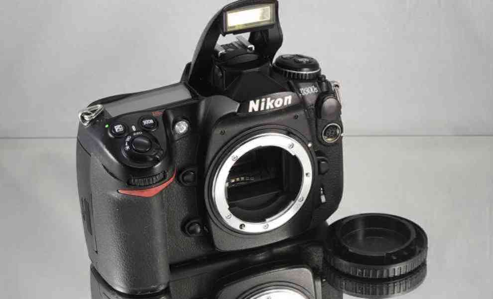 NIKON D300S **12,3 MPix, POLOPROFESIONÁL DX DSLR**129500 exp - foto 3