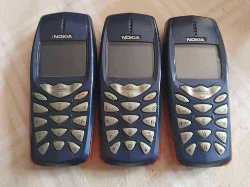 Mobilní tlačítkové telefony Nokia C - foto 3