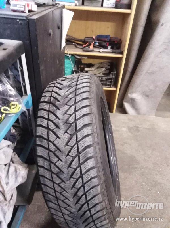 Prodám zimní pneu GOODYEAR ULTRAGRIP 235 /65/R17