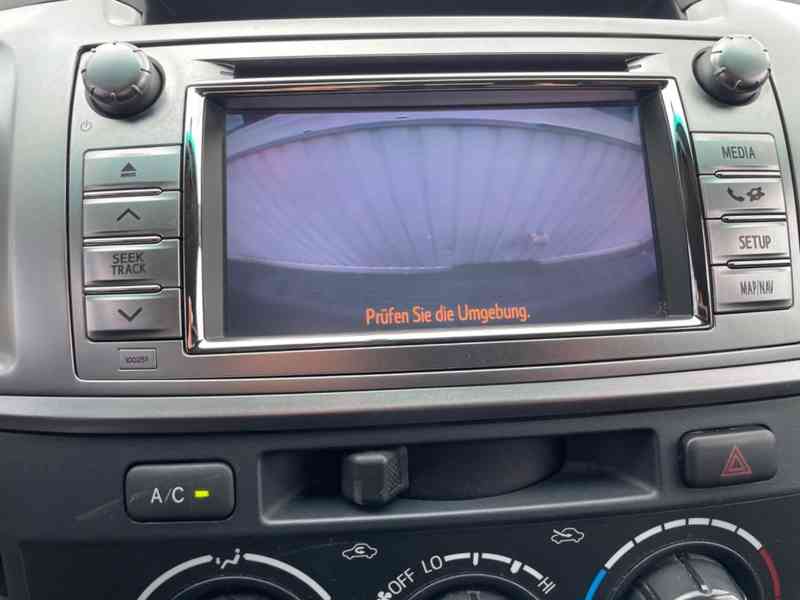 Toyota Hilux 2,5 D4D DDouble Cab Life 4x4 106kw - foto 15