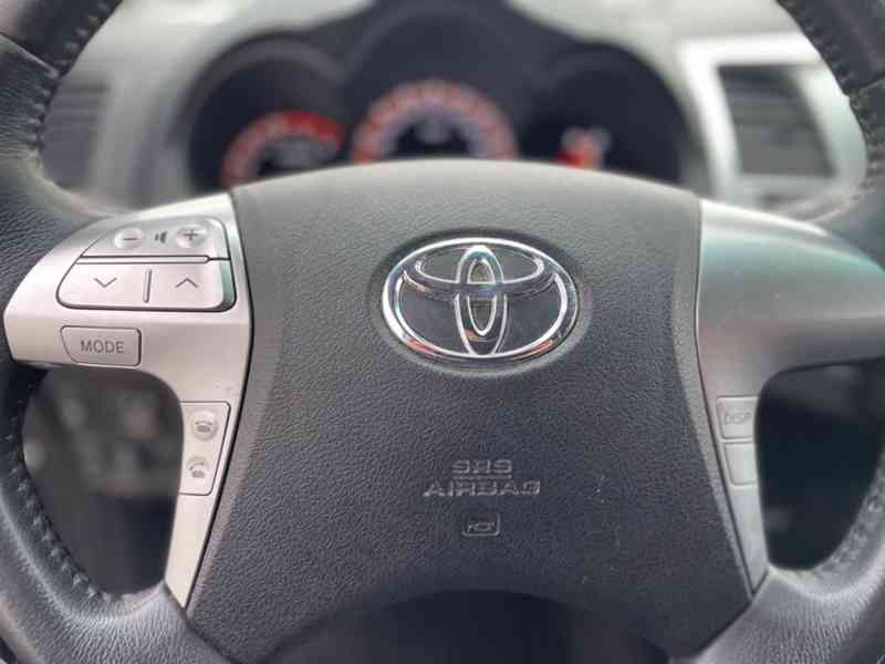 Toyota Hilux 2,5 D4D DDouble Cab Life 4x4 106kw - foto 14