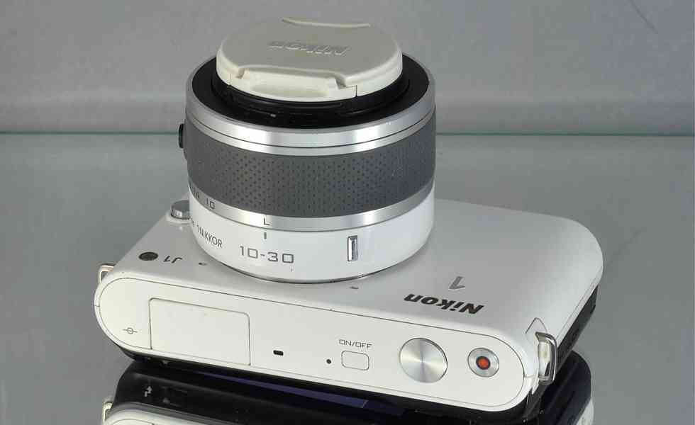 Nikon 1 J1 + 10-30mm 1:3.5-5.6 VR 12000 Exp. - foto 7