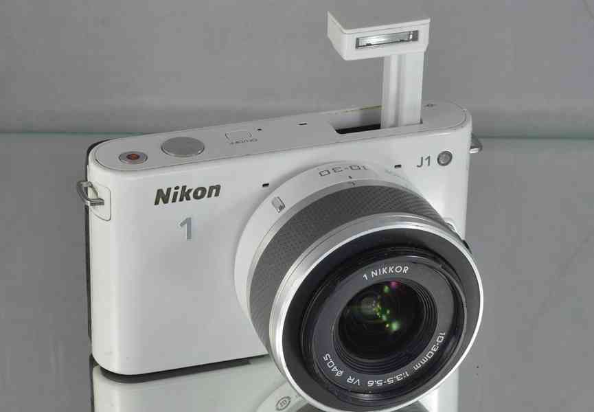 Nikon 1 J1 + 10-30mm 1:3.5-5.6 VR 12000 Exp. - foto 8