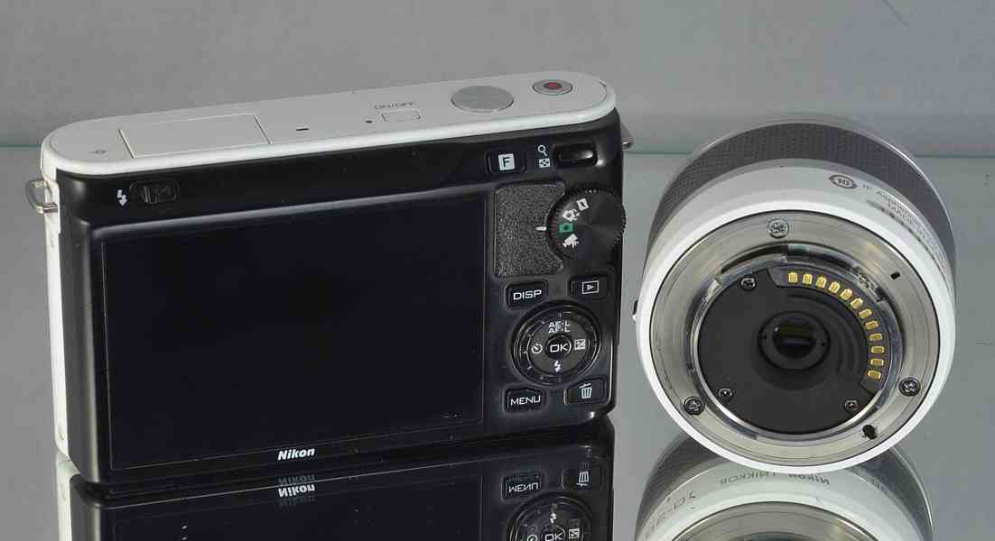 Nikon 1 J1 + 10-30mm 1:3.5-5.6 VR 12000 Exp. - foto 6