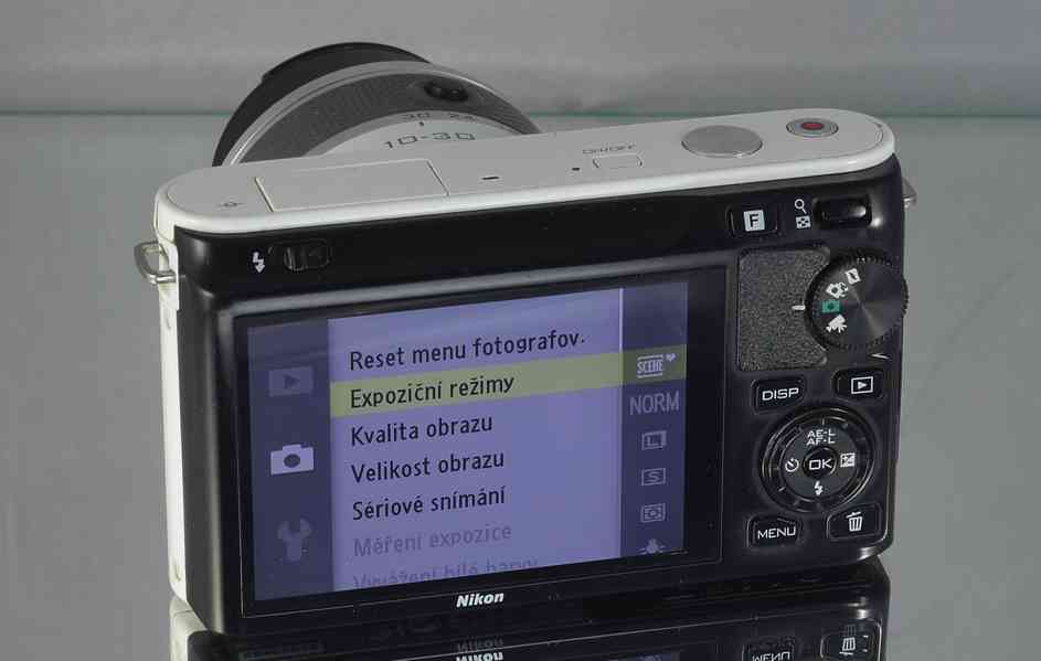 Nikon 1 J1 + 10-30mm 1:3.5-5.6 VR 12000 Exp. - foto 9