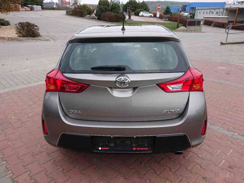 Toyota Auris 2.0 D-4D Active 12/2013 - foto 4