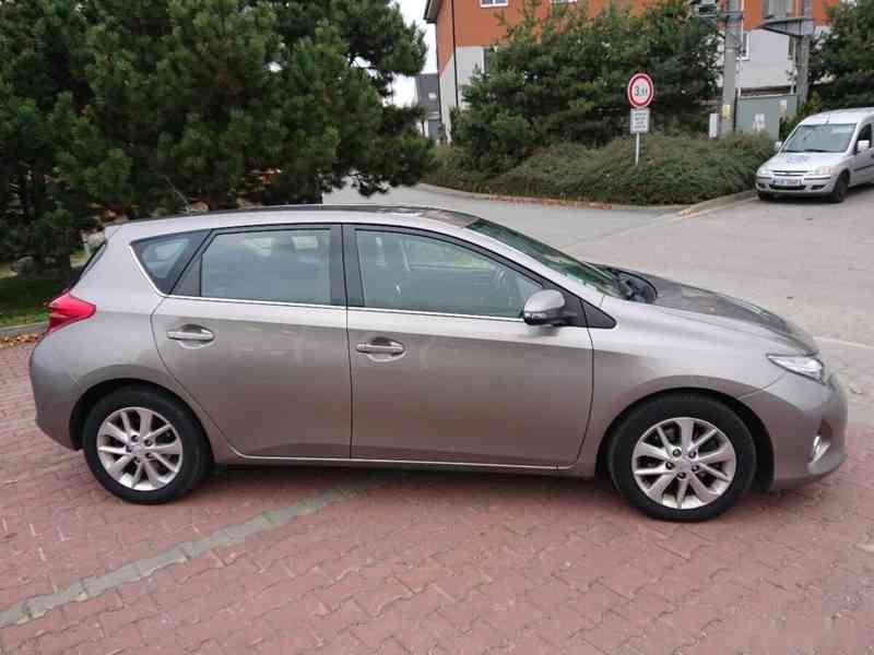 Toyota Auris 2.0 D-4D Active 12/2013 - foto 2
