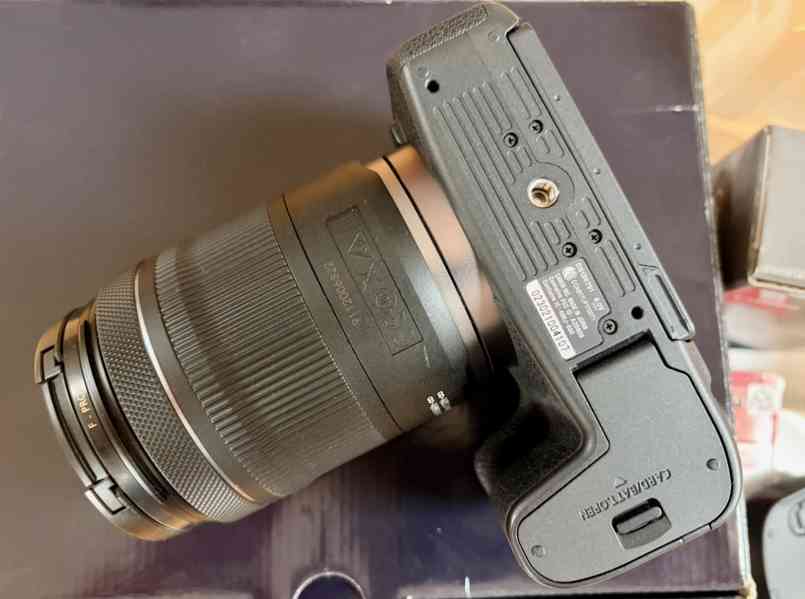 Canon RP + RF 24-105 a mnoho příslušenství - foto 4
