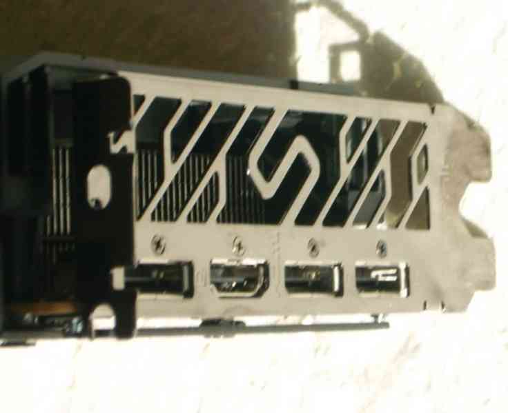 Sapphire Pulse Radeon RX 6600 XT - foto 4