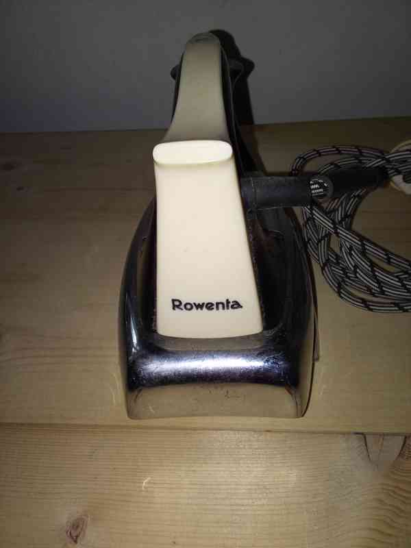 Retro napařovací žehlička ROWENTA tip E 5757 - foto 2