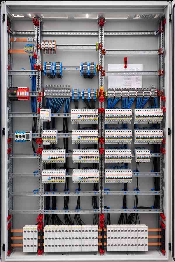 NĚMECKO: Elektrikář, Elektromechanik - foto 2