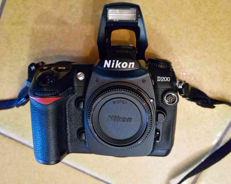 Fotoaparát Nikon D200 – tělo - foto 2