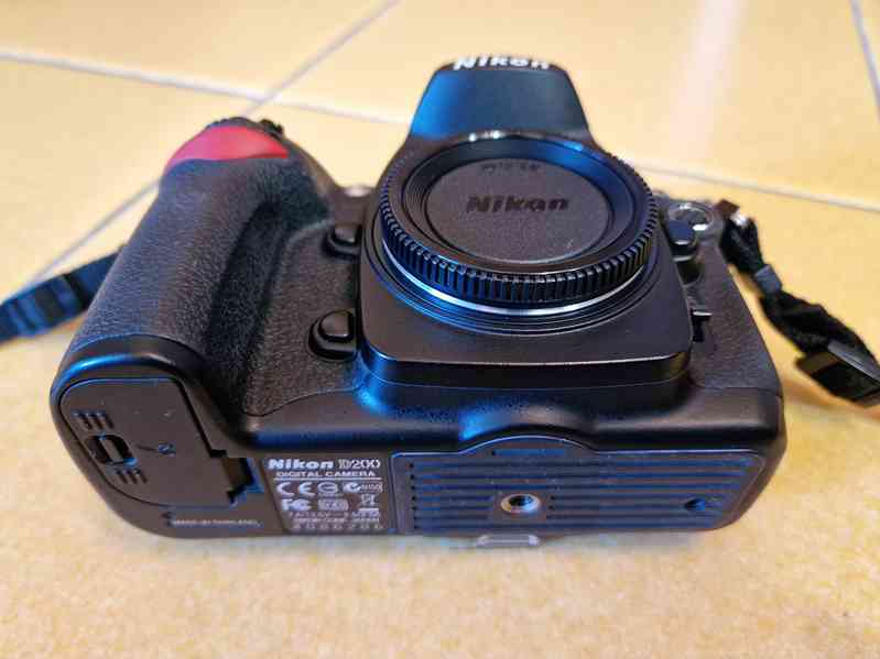 Fotoaparát Nikon D200 – tělo - foto 5