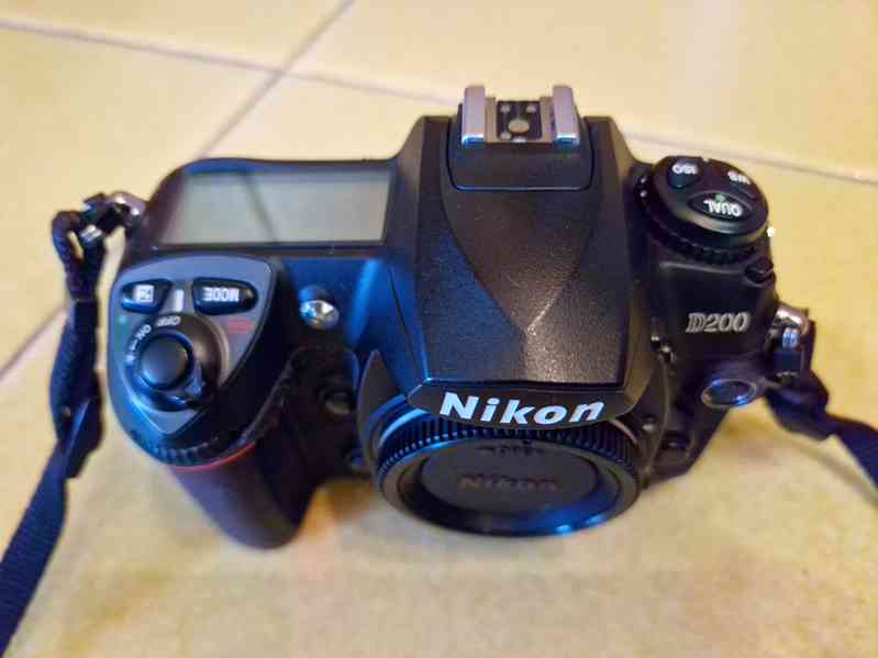 Fotoaparát Nikon D200 – tělo - foto 6