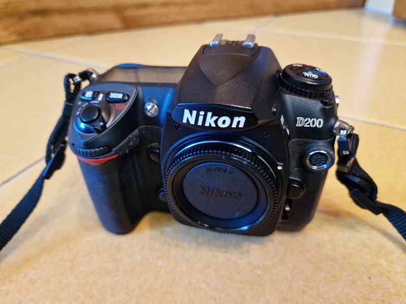 Fotoaparát Nikon D200 – tělo - foto 3