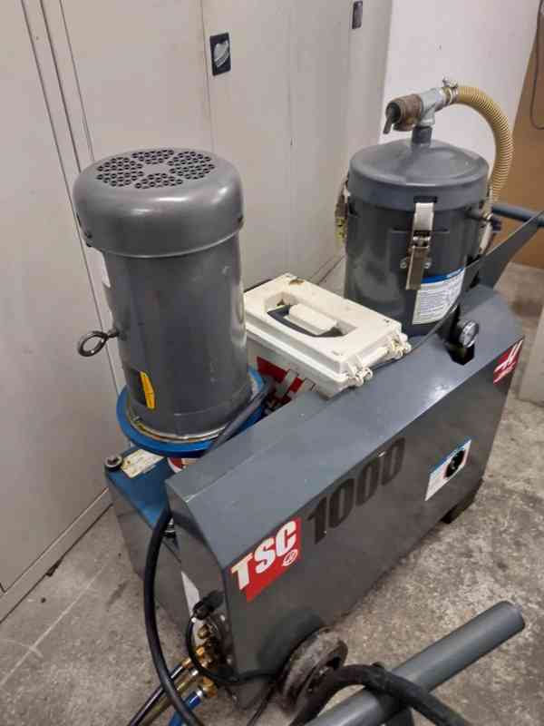 HAAS VF-2 CNC frezka obrabeci centrum 4 osa HRT-160 2010 - foto 2