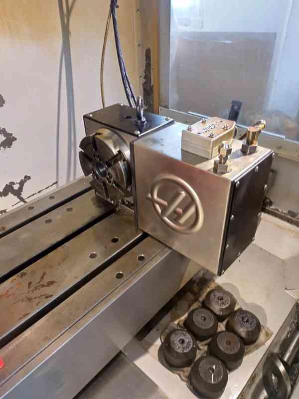 HAAS VF-2 CNC frezka obrabeci centrum 4 osa HRT-160 2010 - foto 4