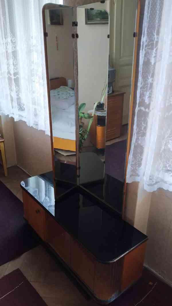 Nábytek 50. léta, komplet ložnice, obývací pokoj a další - foto 2