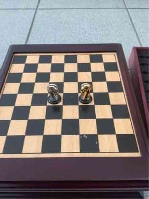Šachy - foto 1
