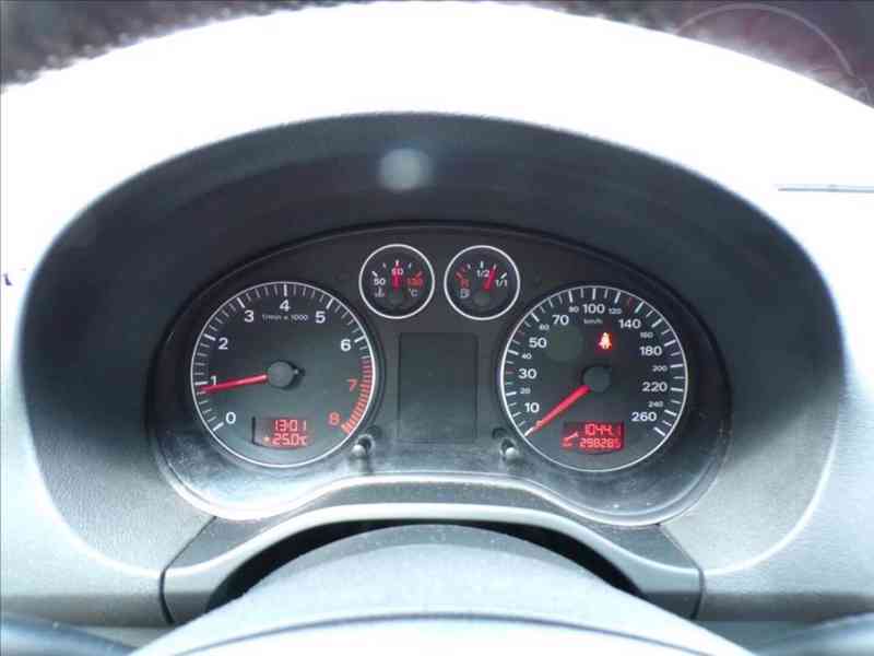 Audi A3 1,6 i DIGI.KLIMA - foto 6