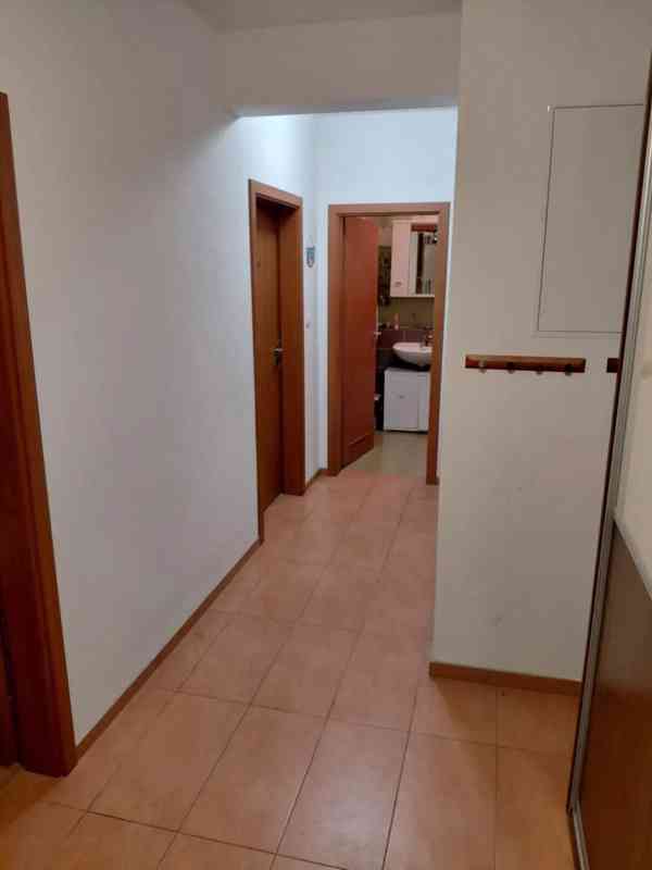 Pronájem bytu 2+kk 62 m² - foto 3