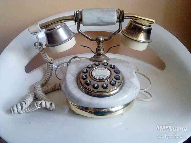 TELEFON STARÝ KRÁSNÝ FUNKČNÍ - foto 1