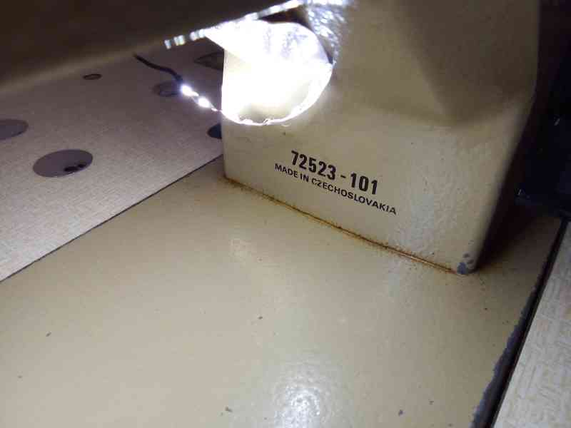 2 průmyslové šicí stroje - foto 2