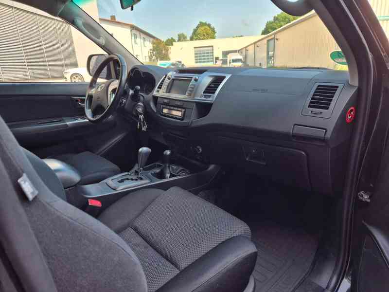 Toyota Hilux 3,0 D4D Comfort Aut. 126kw - foto 15