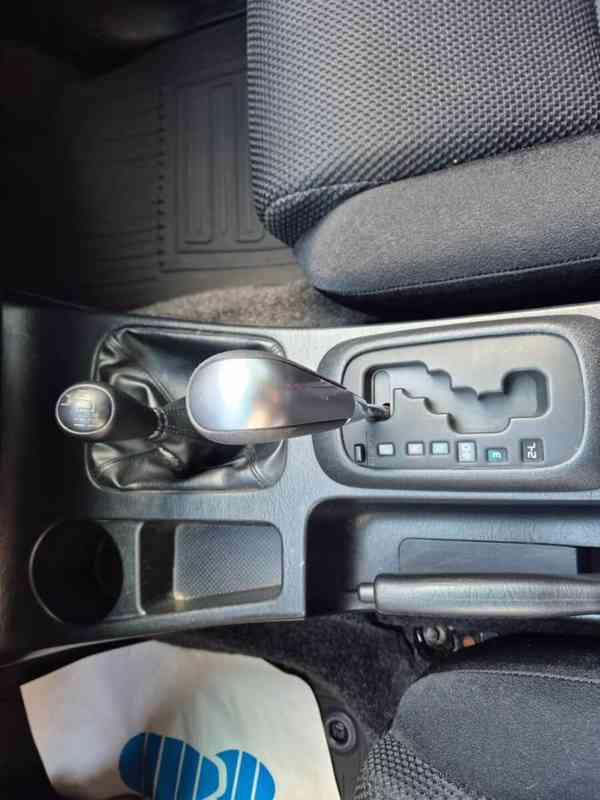 Toyota Hilux 3,0 D4D Comfort Aut. 126kw - foto 12