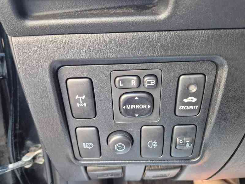 Toyota Hilux 3,0 D4D Comfort Aut. 126kw - foto 8