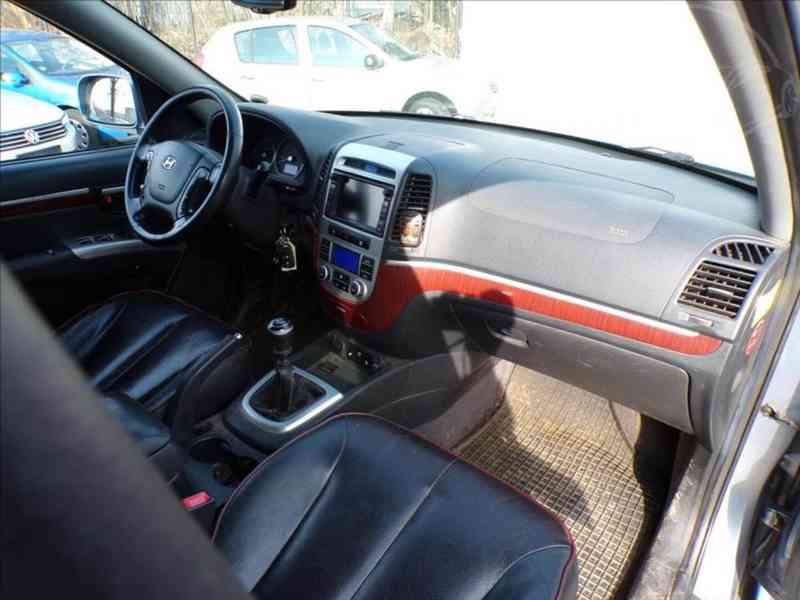 Hyundai Santa Fe 2,2 CRDi 4WD ELEGANCE,TAŽ.ZAŘ. - foto 15