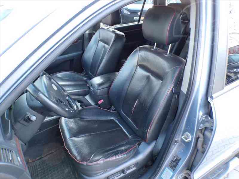 Hyundai Santa Fe 2,2 CRDi 4WD ELEGANCE,TAŽ.ZAŘ. - foto 7