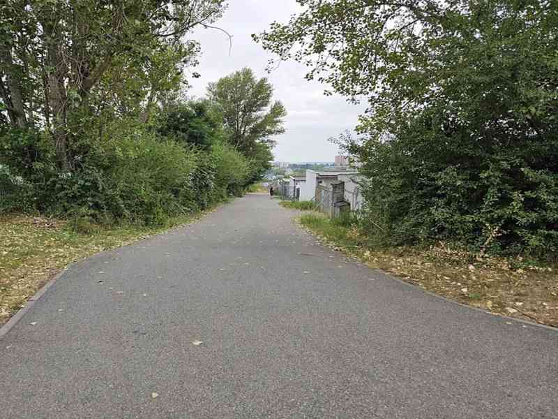 Pronájem garáže, Brno, Líšeň, ul.Novolíšeňská, 18m2 - foto 2