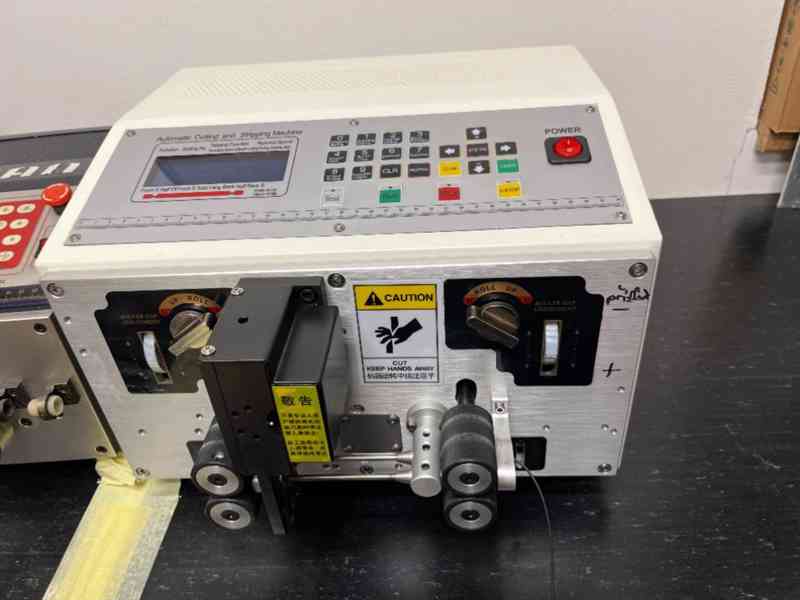 osazovaci stroj smd Essemtec FOX 4 osazovaci hlavy - foto 2