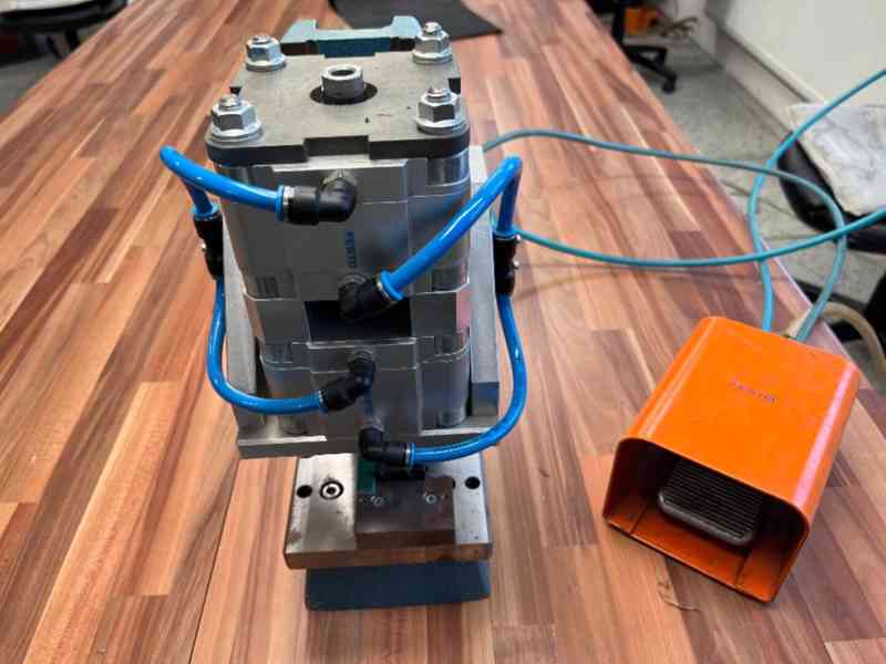 osazovaci stroj smd Essemtec FOX 4 osazovaci hlavy - foto 4