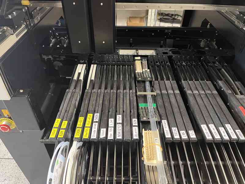 osazovaci stroj smd Essemtec FOX 4 osazovaci hlavy - foto 12