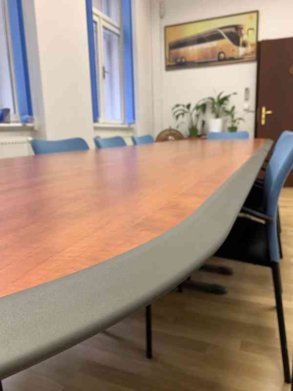 Konferenční stůl - foto 4