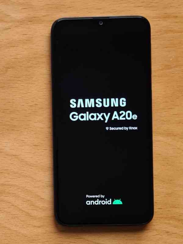 Samsung Galaxy A20e, dual SIM - jako nový, 100% stav - foto 2