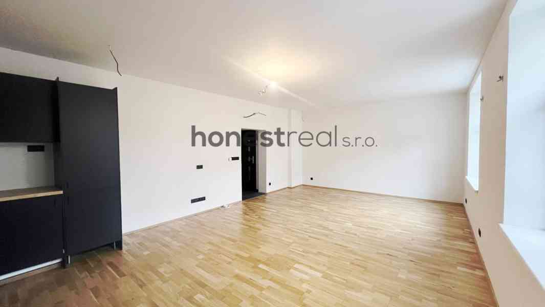 Exkluzivně cihl. OV 2+kk, půda, zahrada, Slovinská, Brno - foto 2