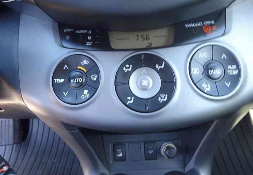 Toyota Rav 4 2.0i r.v.2006 (112 kw) AUTOMAT - foto 12