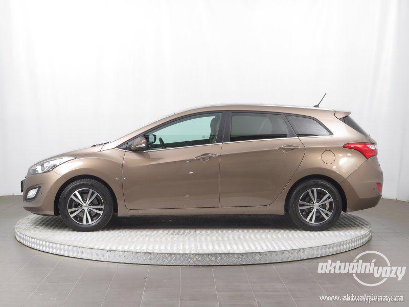 Hyundai i30 1.6, benzín, r.v. 2014 - foto 2