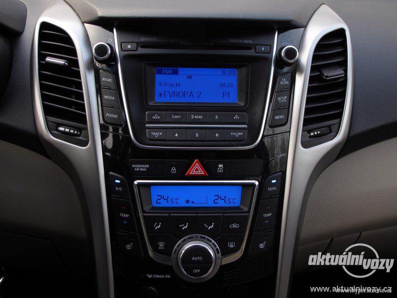 Hyundai i30 1.6, benzín, r.v. 2014 - foto 5