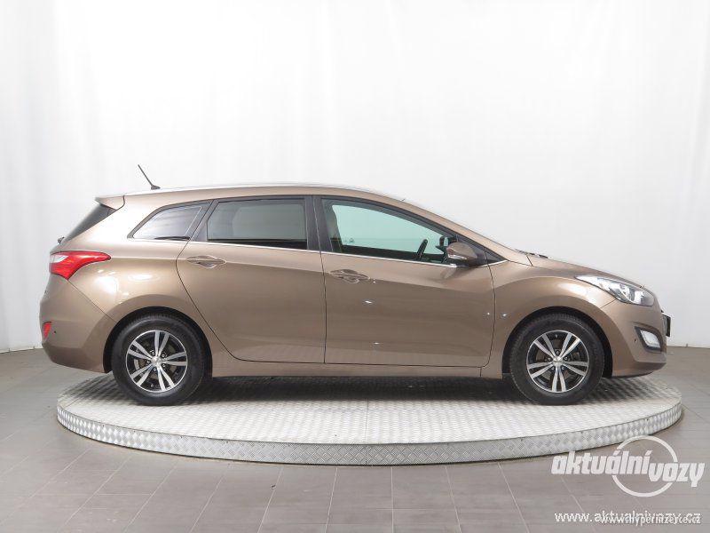 Hyundai i30 1.6, benzín, r.v. 2014 - foto 7