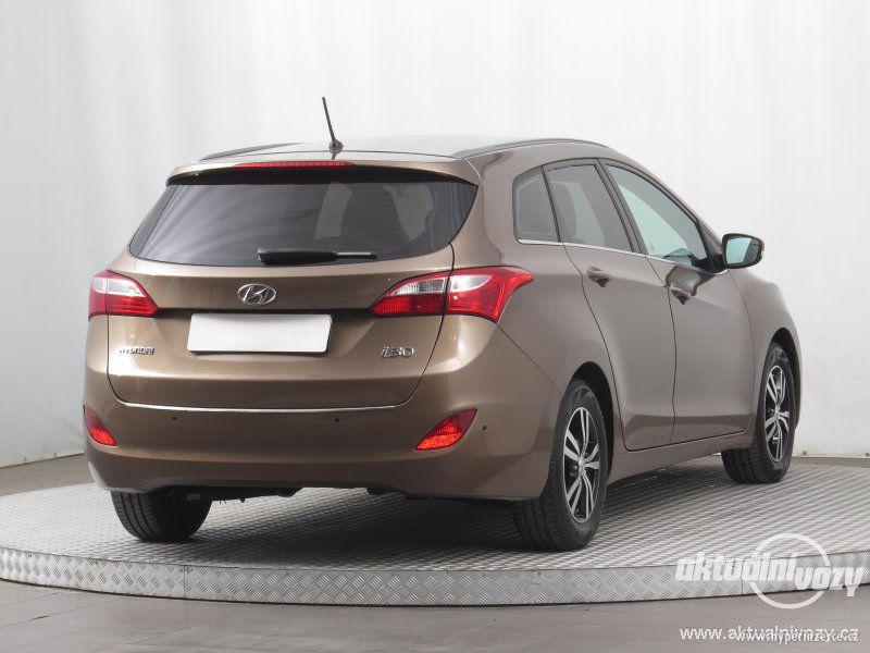 Hyundai i30 1.6, benzín, r.v. 2014 - foto 9