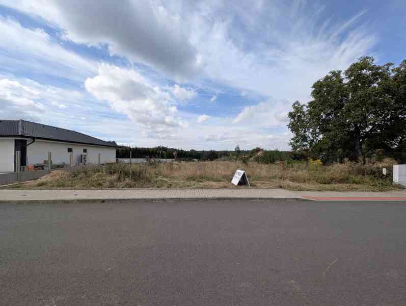 Prodej stavebního pozemku 1 205 m², s projektem a povolením - foto 4