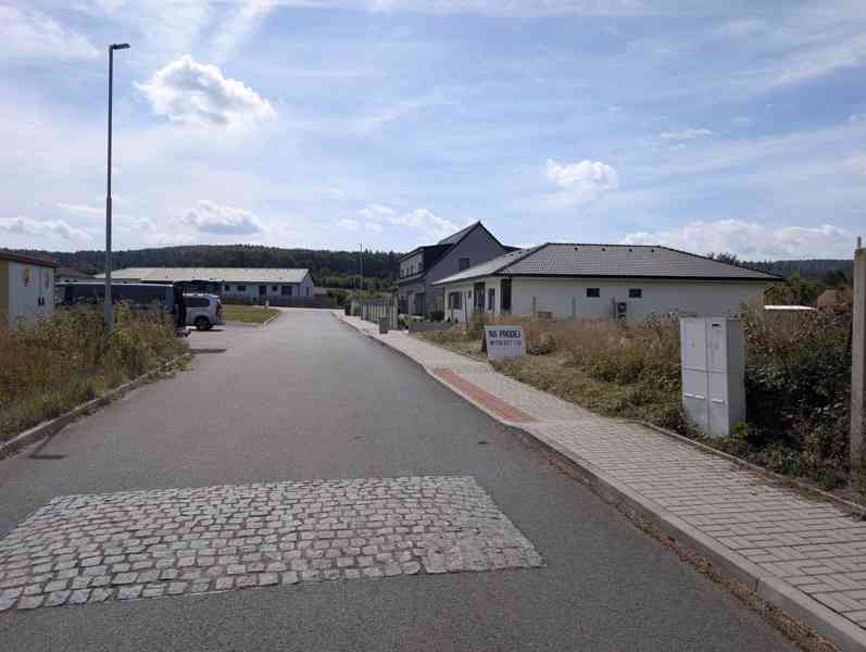 Prodej stavebního pozemku 1 205 m², s projektem a povolením - foto 9