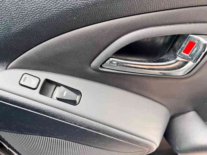 Hyundai ix35 2,0 - foto 13