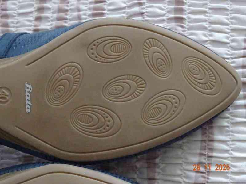 NOVÉ KOŽENÉ DÁMSKÉ BOTY NA KLÍNU (WEDGE) zn. „BAŤA“ - foto 8