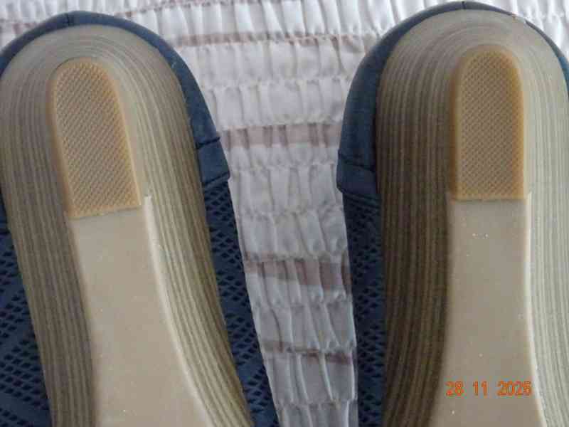 NOVÉ KOŽENÉ DÁMSKÉ BOTY NA KLÍNU (WEDGE) zn. „BAŤA“ - foto 9